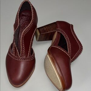 ELF Spirit Walker Brown Burgundy bootie heels w/ Braided Detail Size 8 NWOT